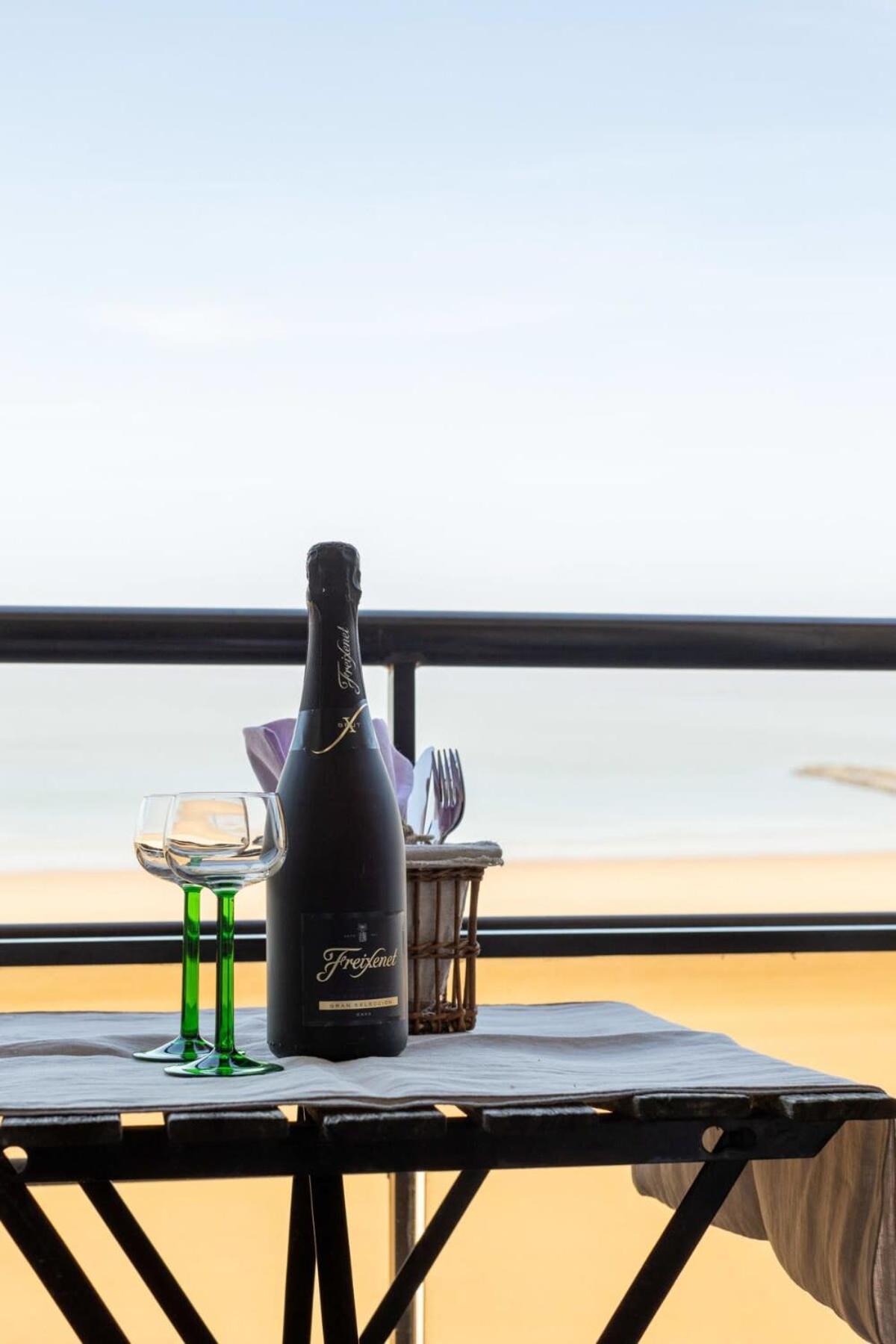 קנוקה-הייסט Huswell - Beautiful Spacious Studio With Frontal Sea View מראה חיצוני תמונה